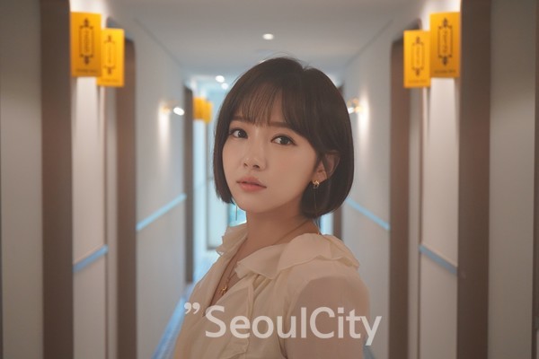 그림같은 윤송아 작가의 포스.....  / 사진제공 - 윤송아그룹