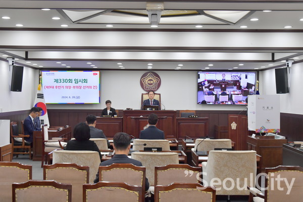 동두천시의회 제9대 후반기 김승호 의원 의장, ·황주룡 의원 부의장 선출[사진=동두천시의회 제공]