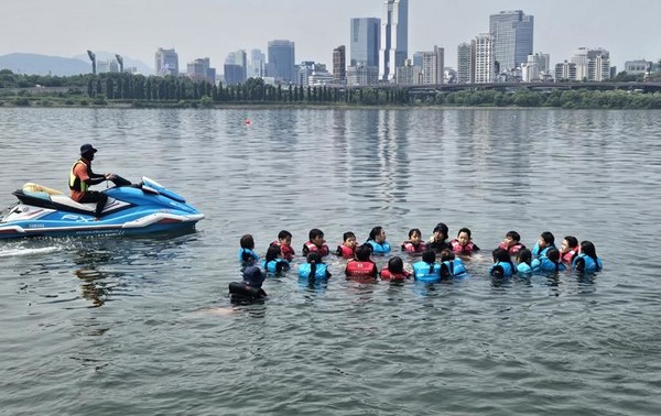 수상안전체험교육 장면=사진