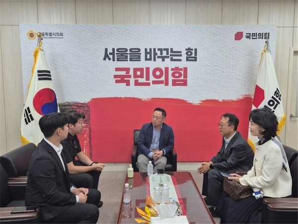 지난 7일 첫 회의에서 조희연 전 교육감 대법 선고 관련 불법채용 당사자와 성명서 서명자 중 서울시교육청 소속 68인(현재 65인)에 관한 사안 및 향후 조치에 대한 안건으로 회의를 진행하는 서울시교육청 위법행위 조사 특별위원회 이승복 위원장 (사진제공=서울시의회)