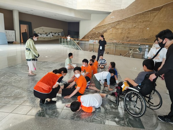 한성백제박물관 약자와의 동행 장애인 대상 교육 (출처=한성백제박물관)