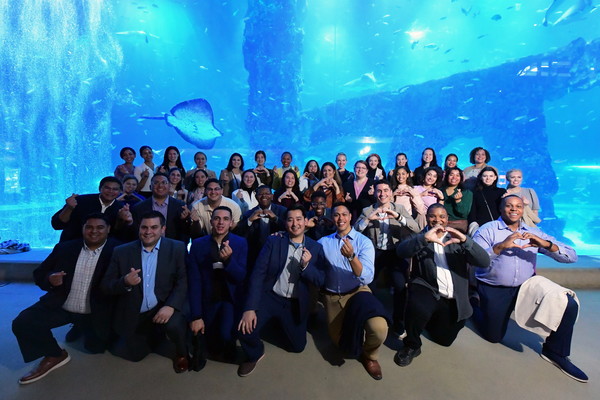 롯데월드타워 아쿠아리움에서 즐거운 시간을 보낸 제80차 해외성도방문단. (사진제공=하나님의교회)