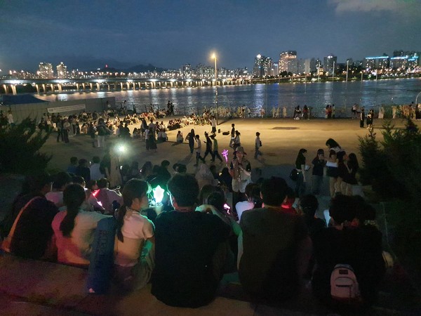 한강야경투어 운영모습  – 여의별빛길 (출처=미래한강본부)