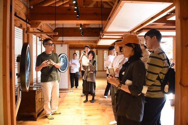 공간의 공명 전시 - 서촌 도슨트 프로그램 (출처=서울시 주택실 한옥건축자산과)