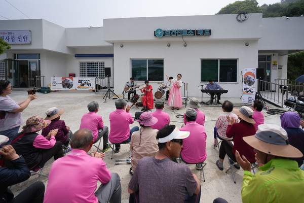 섬아리랑 하태도 현장사진 (출처=서울우리소리박물관)