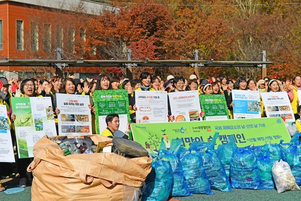 13일 동두천시 소요산에서 열린 하나님의 교회 ‘희망의 숲’ 캠페인 현장. 이날 수거한 쓰레기 250kg 가운데 70kg은 플라스틱 쓰레기를 분리배출한 것이다. (사진제공=하나님의교회)