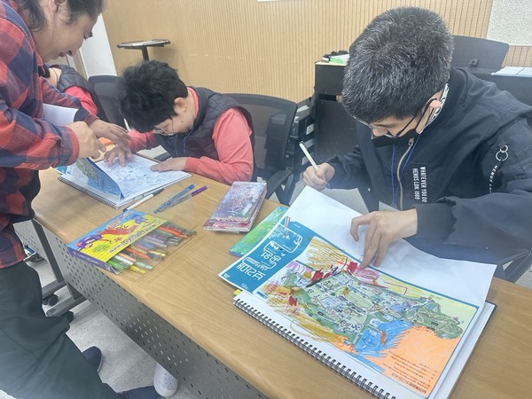 '동행드로잉' 프로그램 사진 (출처=서울시 서부공원여가센터)