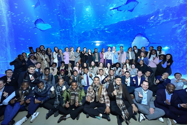 81차 해외성도방문단이 롯데월드 아쿠아리움에서 다양한 해양 생태계를 탐험하며 특별한 추억을 만들었다. (사진제공=하나님의교회)