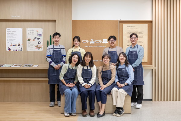 중장년 1인가구 커뮤니티 공간 단체사진 (출처=서울시 디자인정책관)