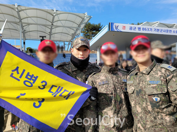 배우 유인수… 조인성, 이도현 후배됐다! 공군 훈련소 수료 완료 / 사진제공 - 매니지먼트구