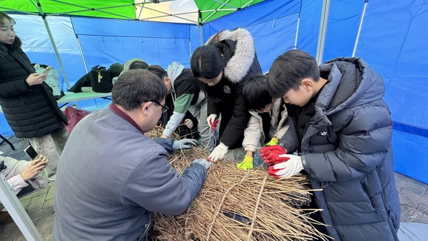 억새풀 워크숍 (출처=서울시 서부공원여가센터)
