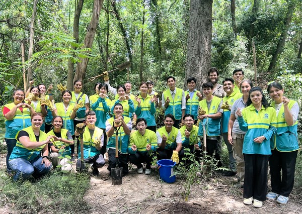 아르헨티나 일대 하나님의 교회 신자들이 티그레 몬테블랑코 자연섬에서 나무 심기와 외래식물 제거활동을 펼쳤다. (사진제공=하나님의교회)
