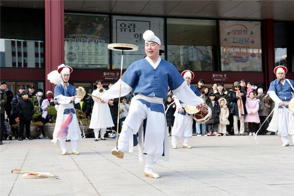 서울역사박물관 '설맞이 한마당'에서 펼쳐진 풍물놀이 공연(2024) (출처=서울시 문화본부)
