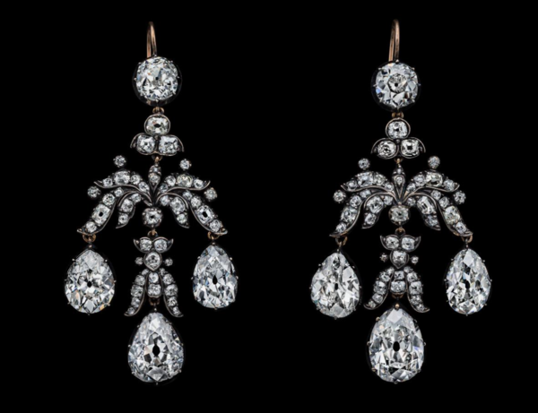 빅토리아 여왕의 대관식 지란돌 귀걸이(Queen Victoria's  Coronation Girandole Earrings). Silver, Gold, Diamond. England, 1761. ⓒ Albion Art Co., LTD (출처=롯데뮤지엄)