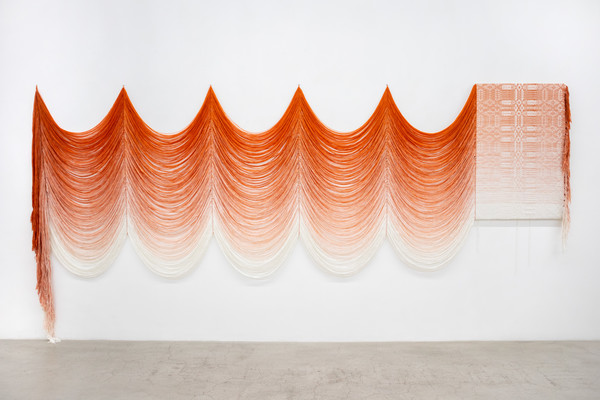 차승언, 한가지-5, 2024, 폴리에스터 실, 나무 프레임, 390 x 130 cm. (출처=021갤러리)