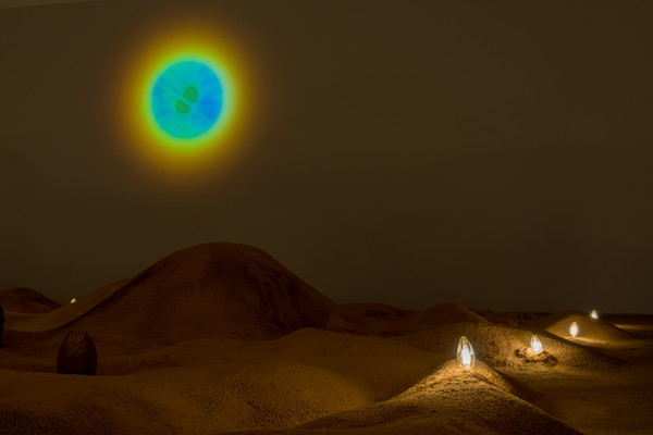 임민욱 《하이퍼 옐로우》 (일민미술관, 2025.2.28.─4.20.) 1전시실 전시 전경. (출처=일민미술관. 사진=스튜디오 오실로스코프(Studio Oscilloscope)