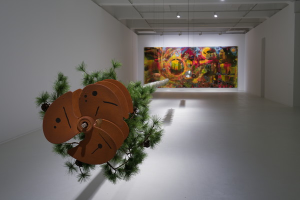 임민욱 《하이퍼 옐로우》 (일민미술관, 2025.2.28.─4.20.) 2전시실 전시 전경. (출처=일민미술관. 사진=스튜디오 오실로스코프(Studio Oscilloscope)