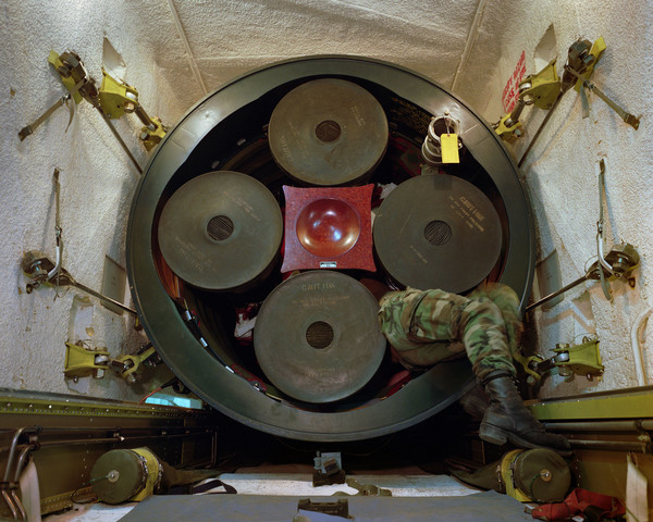 폴 샴브룸, 핵무기, 1992–1995, 디지털 피그먼트 프린트, 50.8×63.5cm. (출처=서울대학교미술관)