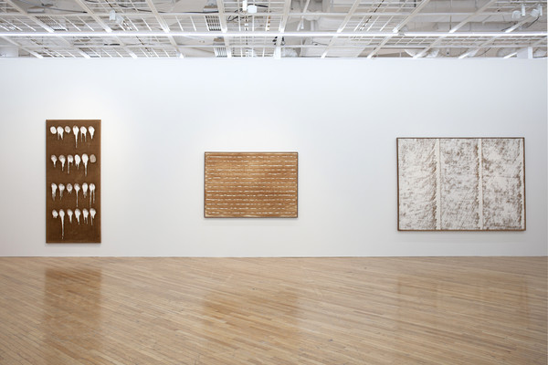 《하종현 5975》 설치 전경. 아트선재센터 제공. 사진: 남서원. © 2025. Art Sonje Center all rights reserved.​​​​​​​