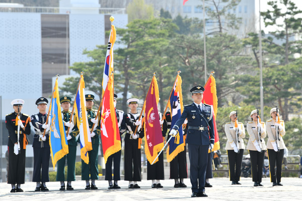 지난 11일 전쟁기념관 평화의광장에서 국군정례행사가 진행되는 모습이다. (출처=전쟁기념관)