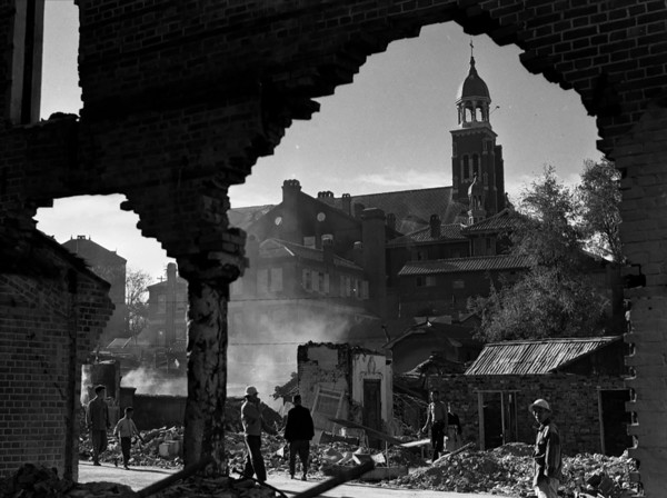 임응식, 초연속의 성당, Vintage Gelatin Silver Print, 202×252mm, 1950. (출처=예화랑)