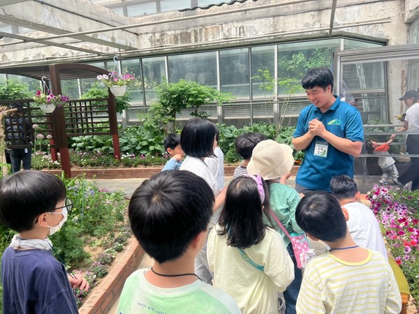 나비 정원 내 체험 학습. (출처=동부공원여가센터)