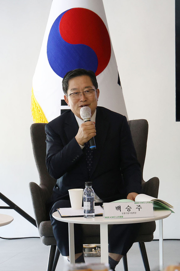  백승주 전쟁기념사업회장이 제8회 KWO 나지포럼에서 개회사를 하는 모습이다. (출처=전쟁기념사업회)