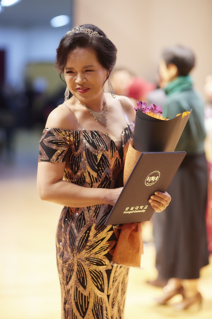 Senior walking coach, Bae Eun-ja.