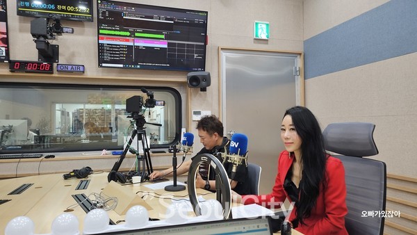 유승혁, 민도희 TBN 청주교통방송 “DJ주오빠의 음악인”에 출연 진행중 / 사진제공 - TBN충북교통방송