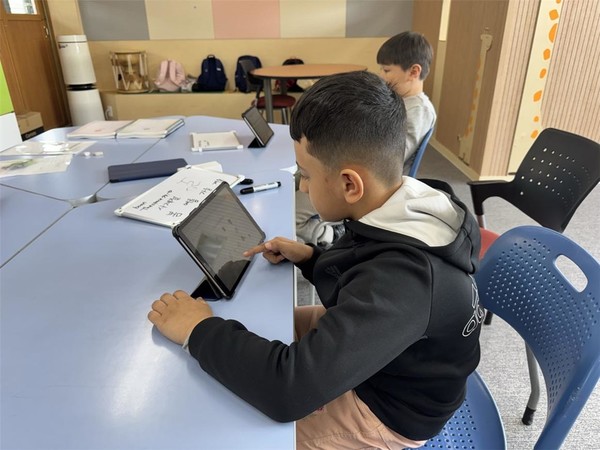 온라인 학습자료로 자습하는 모습. (사진제공=서울특별시교육청)