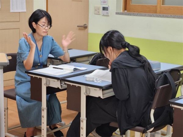중국어 이중언어 강사와 수업하는 모습. (사진제공=서울특별시교육청)