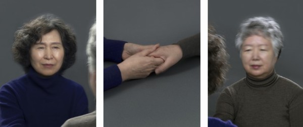 의지하거나 의지되거나, 천경우, 2025, 퍼포먼스를 바탕으로 한 트립틱 사진과 설치, 아카이벌 피그먼트 프린트, 원목액자에 디본드와 플렉시글라스 페이스 마운트, 가변크기. 국립현대미술관 제작지원. (출처=국립현대미술관)