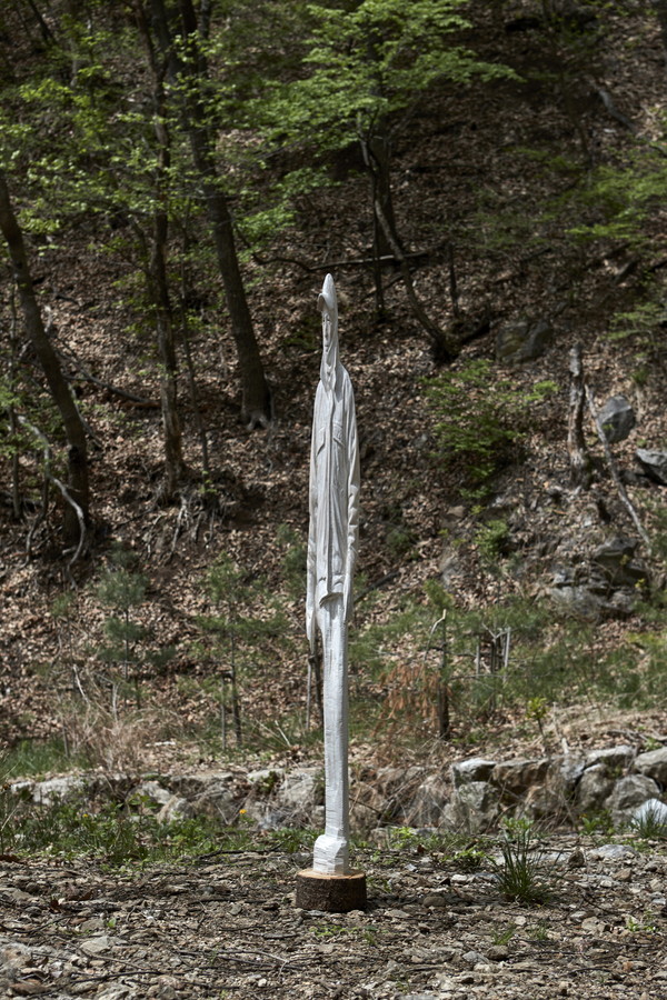 이환권, Babu, h211.5 w24.6 d22.3cm, wood, 2025. (출처=예화랑)