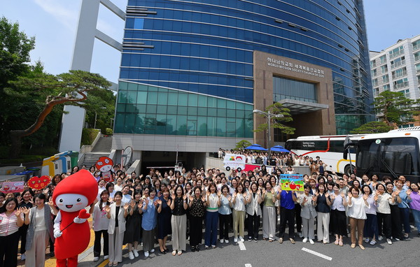 하나님의 교회가 19일 경기 분당 '새예루살렘 판교성전'에서 '전 세계 유월절사랑 생명사랑 1680차 헌혈릴레이'를 개최했다. 각계 인사들과 성남 지역 신자, 이웃 등 510여 명이 함께했다. (사진제공=하나님의교회)