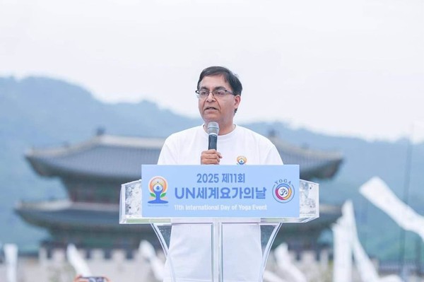 Ambassador Amit Kumar delivers a welcome address to the event participants. (Credit=Embassy of India)