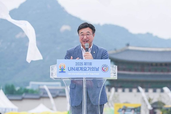  Mr. Yoon Ho-jung, Chairperson of the Korea-India Parliamentary Friendship Group, (Credit=Embassy of India)