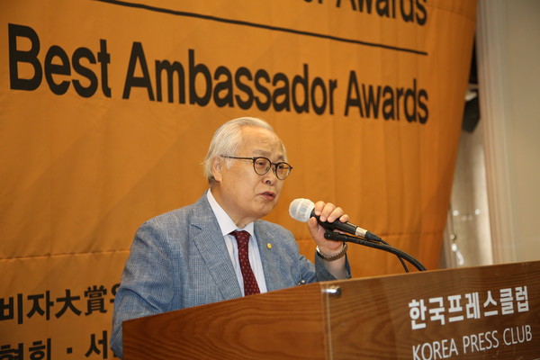 At the 2025 Korea Consumer Awards ceremony, Chief Judge Ko Sung-sam delivered the judges’ remarks. (Credit=SeoulCity DB)