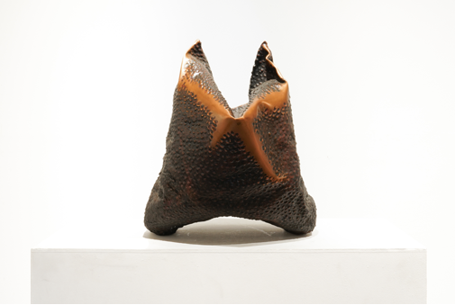 엄태정 〈사물 망각〉, 1979, 구리, 50 x 45 x 58(h)cm (출처=아라리오갤러리 서울)