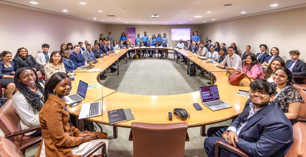 ASEZ가 개최한 'AI 시대의 어머니 마음' 포럼에 대사, 유엔 고위급 관계자, 고위 공공정책 결정자, AI 개발자, 기업 경영인과 글로벌 대학, 시민사회단체 등 각계에서 60여 명이 참여했다. (사진제공=하나님의교회)