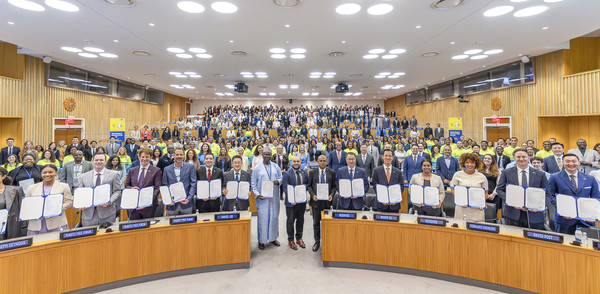 하나님의 교회 직장인청년봉사단 ASEZ WAO가 미국, 페루에서 '2040 플라스틱 프리' 활동을 주제로 글로벌 포럼을 잇달아 개최했다. 지난달 16일(현지시각) 미국 뉴욕 UN 본부에서 열린 포럼에는 각국 외교관과 UN 산하기구 및 국제기구 관계자 등 각계각층에서 약 550명이 참석했다. (사진제공=하나님의교회)