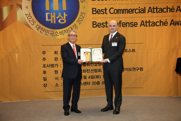 H.E. Tarash Papaskua, the Georgian Ambassador to Korea, received the Best Ambassador Award (Credit=SeoulCity DB)