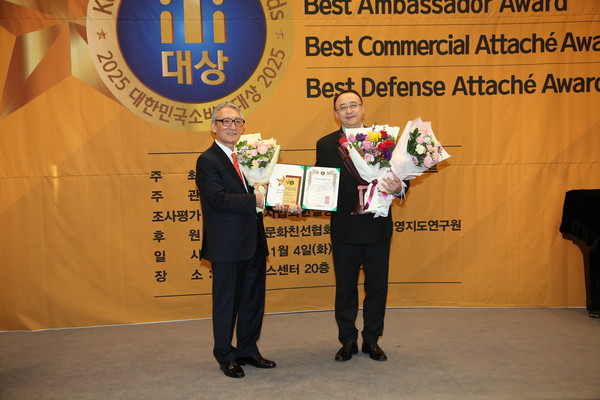 China Southern Airlines | Korea Branch Manager Wang Xun received the Best Brand of the Year Award (Credit=SeoulCity DB)