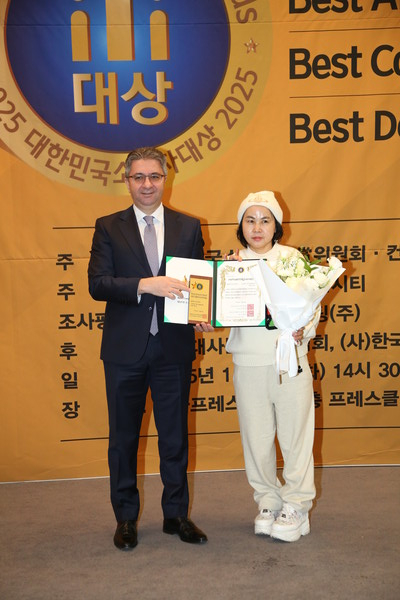 Chardenny Hair Salon & Beauty | CEO Jung Yeon-woo received the Best Brand of the Year Award (Credit=SeoulCity DB)