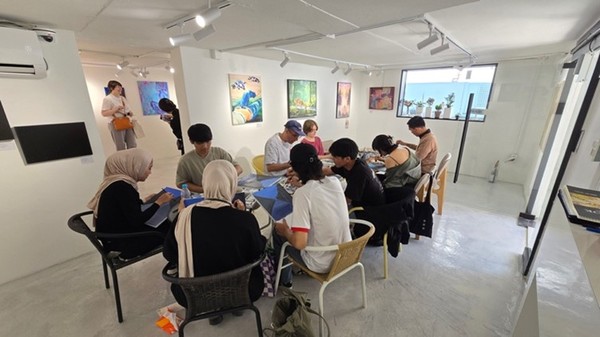 Art class by Indonesian artist Nuradi Noeri