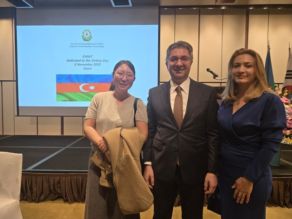 Ambassador of Azerbaijan and his spouse pose for a commemorative photo with Verger Gallery representatives while discussing cultural and art exchange between the two countries.