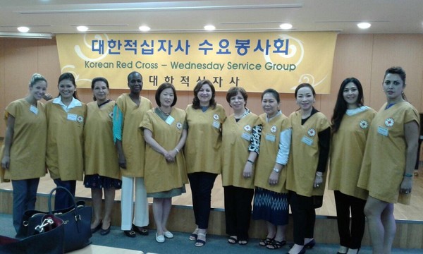 Group of ASAS members joinging the Volunteer work with Red cross members