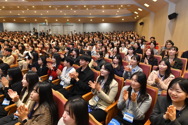 ASEZ 토크콘서트에 참석한 회원들의 모습. (사진제공=하나님의교회)