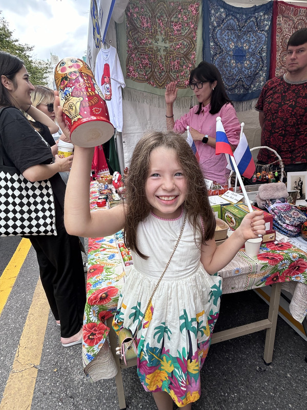  At the Russian kiosk at the City Fair in Seoul