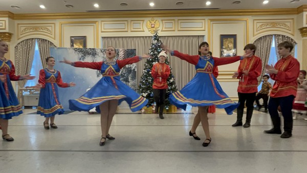 The students from the Russian Embassy School performing at the concert