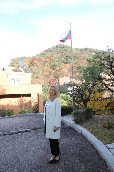 Maria Zinovieva, the Spouse of the Ambassador of Russia at the Residence courtyard